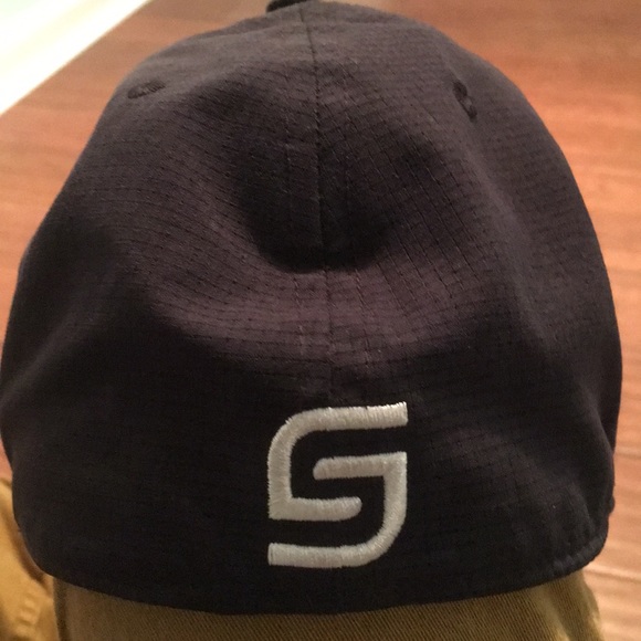 Under Armour Golf Hat - Picture 3 of 4